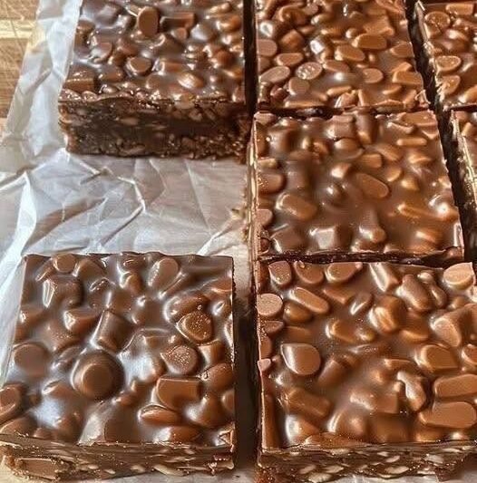 Easy Homemade Chocolate Peanut Bars